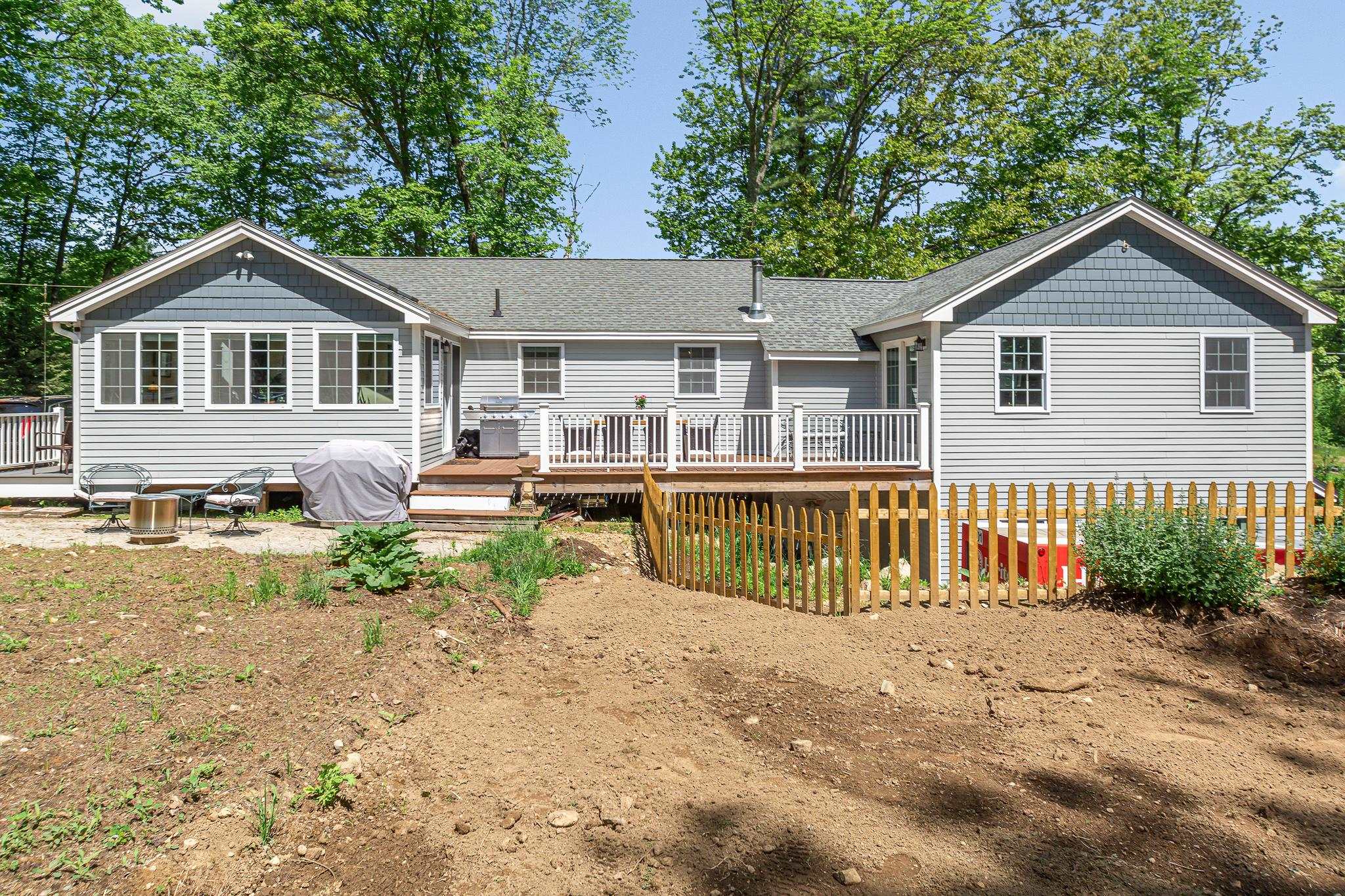 105 N Road Sandown, NH 03873 - Photo 3 of 40