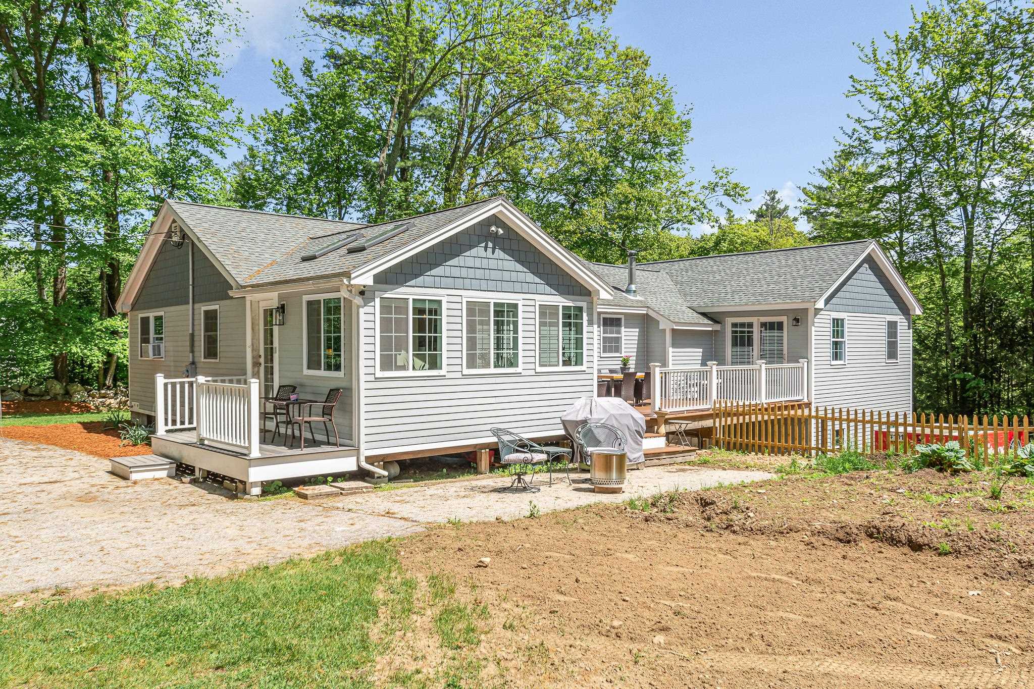 105 N Road Sandown, NH 03873 - Photo 4 of 40