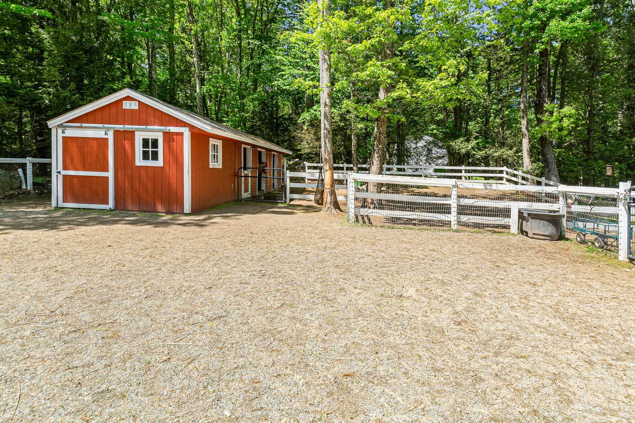 105 N Road Sandown, NH 03873 - Photo 6 of 40