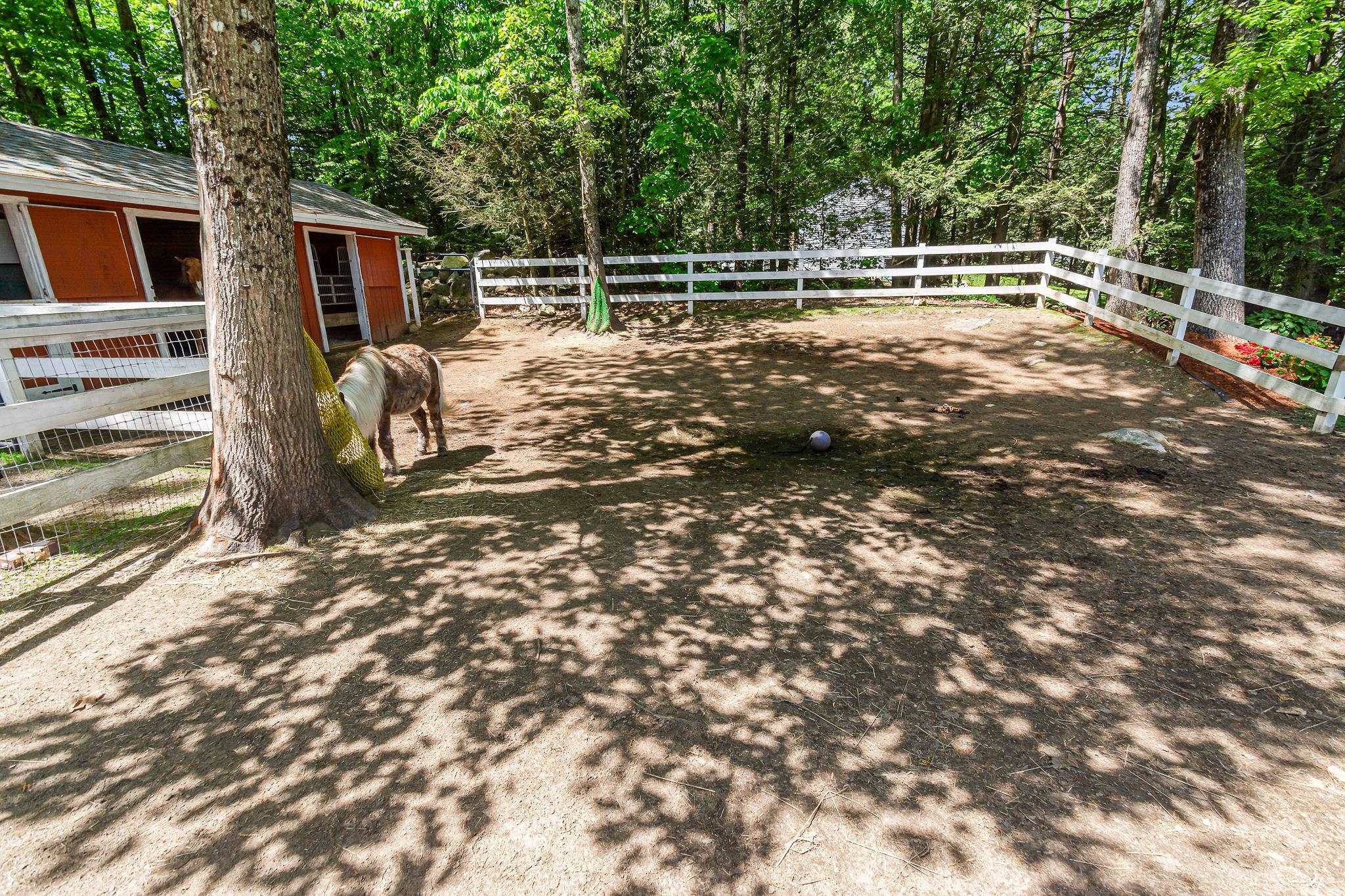 105 N Road Sandown, NH 03873 - Photo 7 of 40