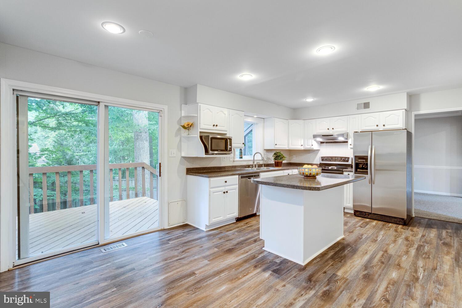 8928 Applecross Lane Springfield, VA 22153 - Photo 13 of 60 Gallery Image 13