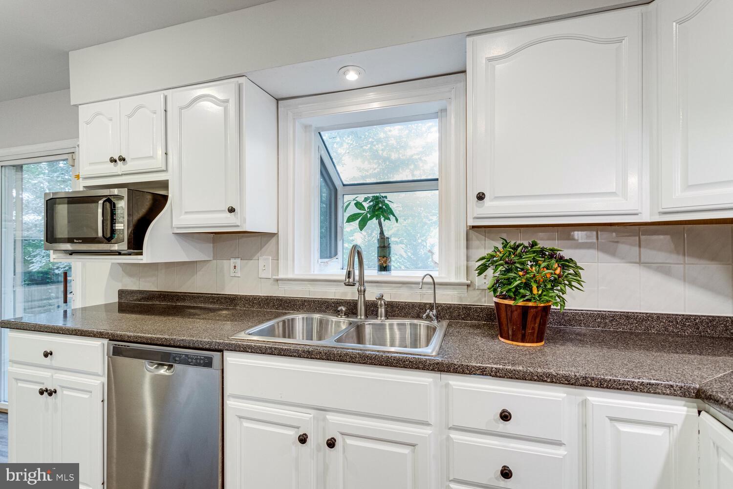 8928 Applecross Lane Springfield, VA 22153 - Photo 14 of 60 Gallery Image 14