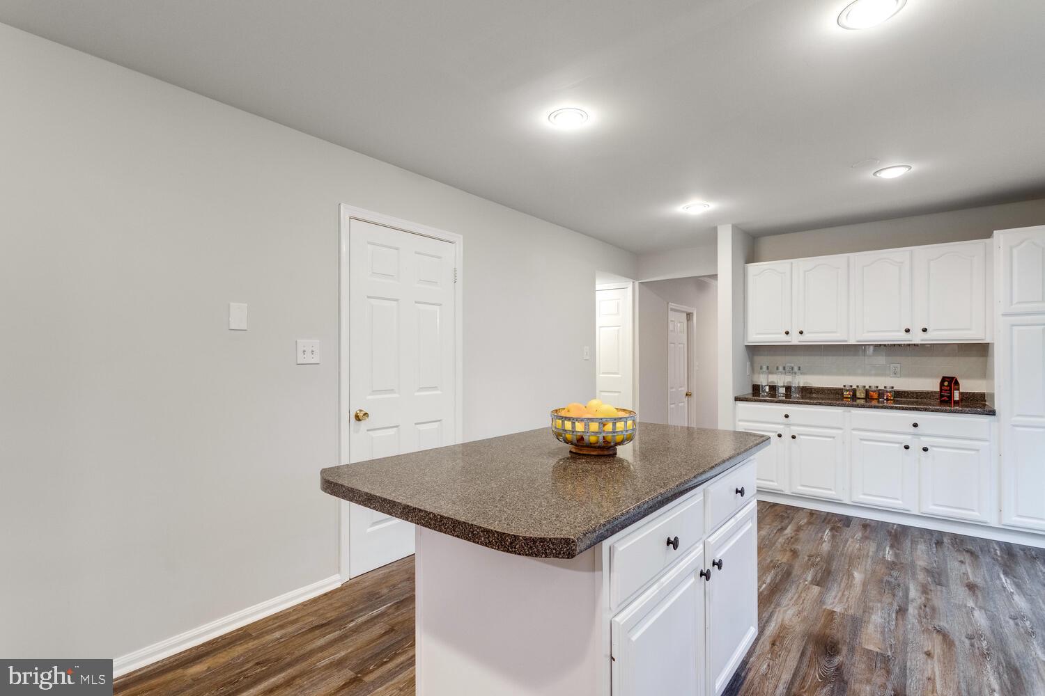 8928 Applecross Lane Springfield, VA 22153 - Photo 16 of 60 Gallery Image 16
