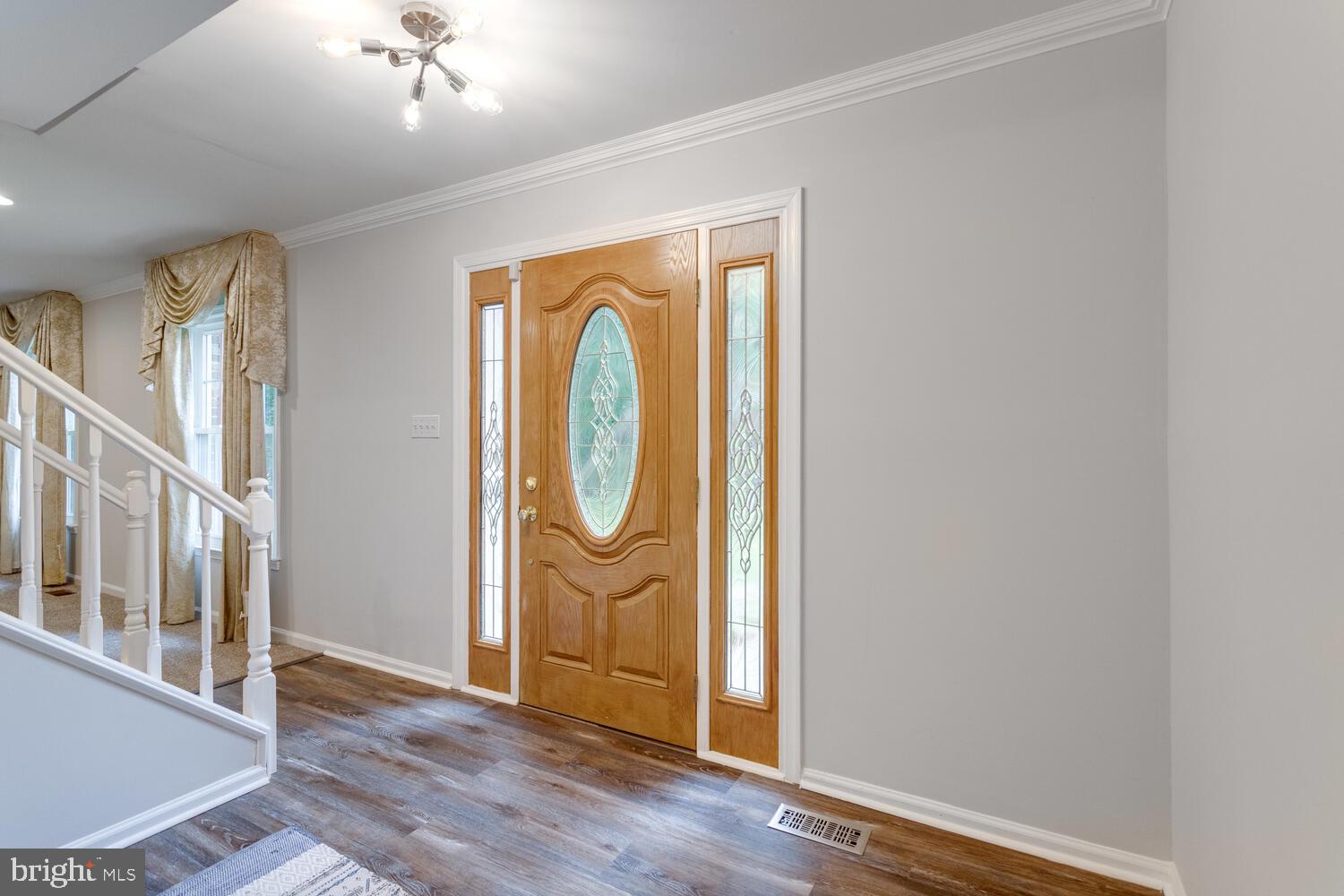 8928 Applecross Lane Springfield, VA 22153 - Photo 5 of 60 Gallery Image 5