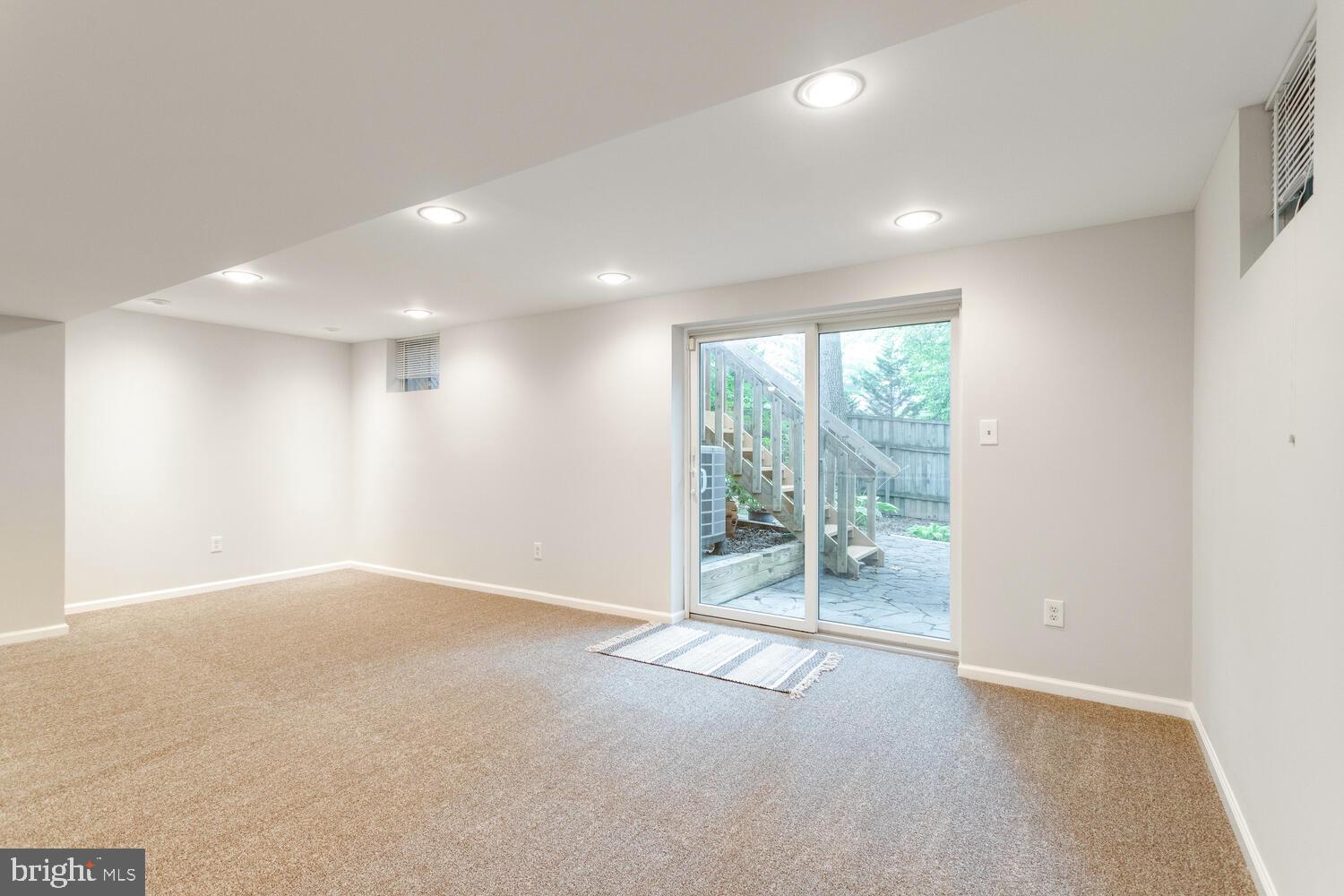 8928 Applecross Lane Springfield, VA 22153 - Photo 49 of 60 Gallery Image 49