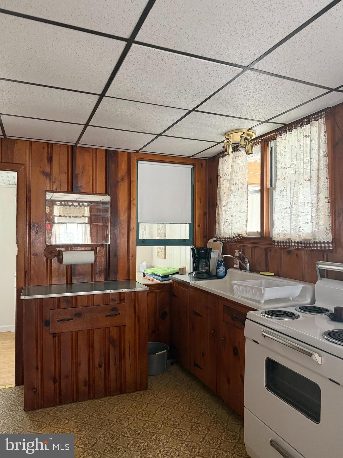 102 Garrison Avenue Fortescue, NJ 08321 - Photo 13 of 23 Kitchen