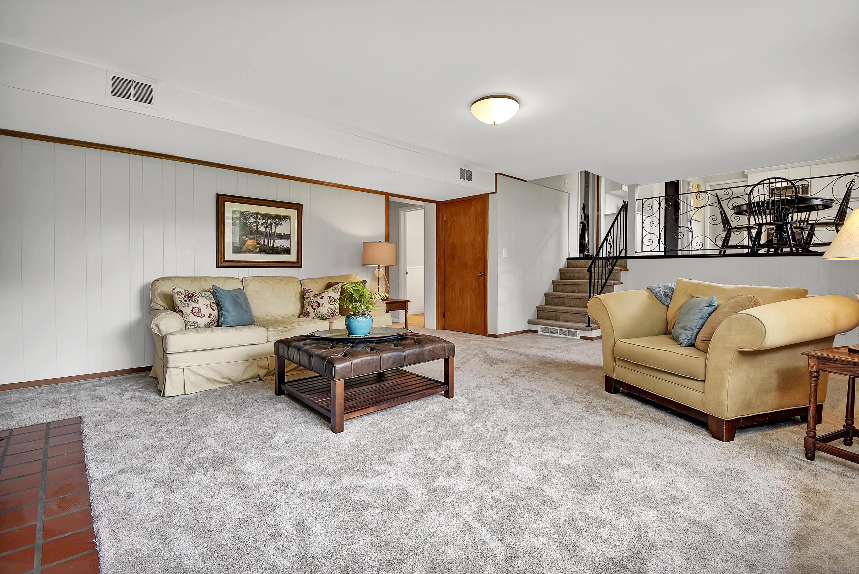 3795 Woodbridge Road Columbus, OH 43220 - Photo 13 of 29