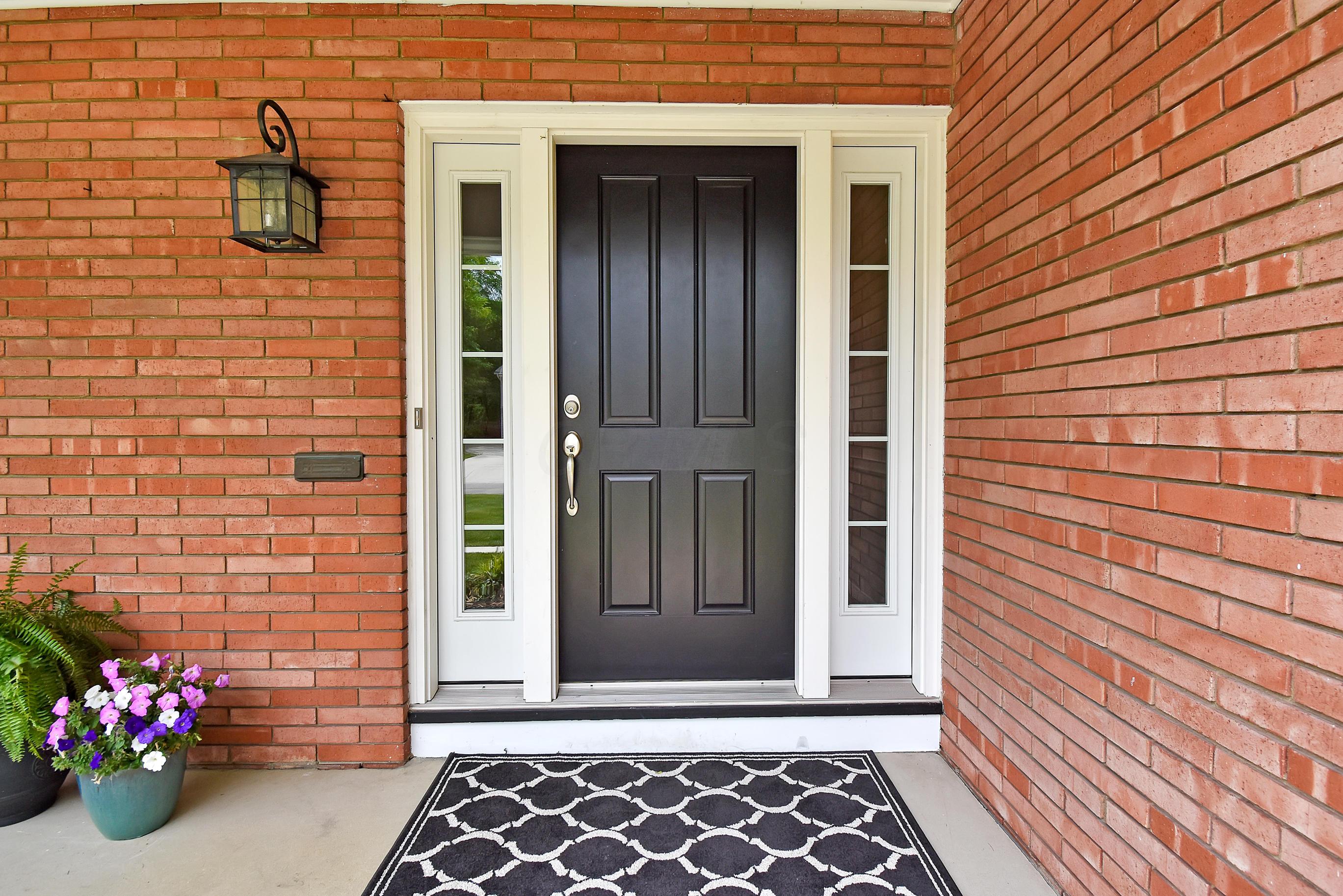 3795 Woodbridge Road Columbus, OH 43220 - Photo 2 of 29