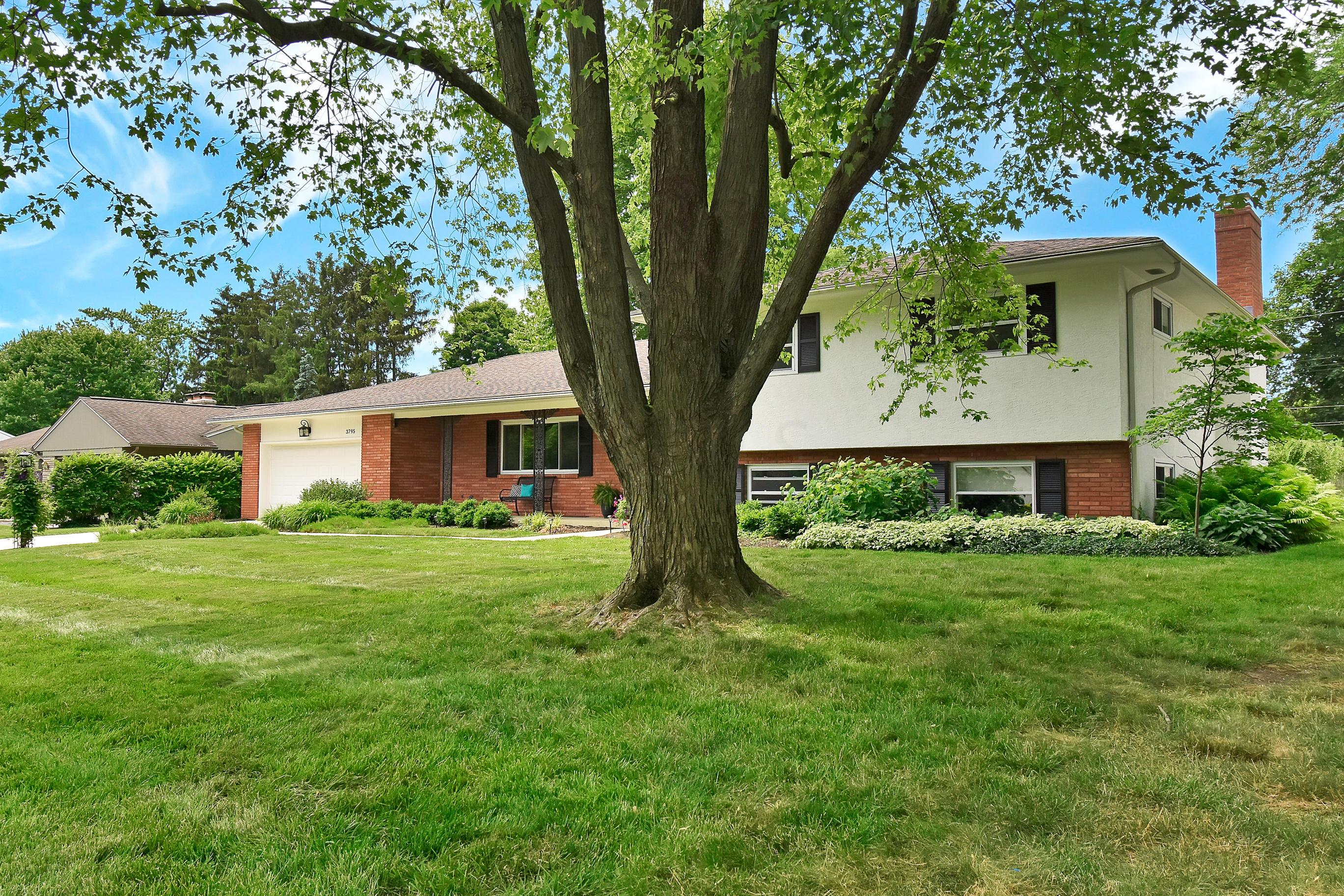 3795 Woodbridge Road Columbus, OH 43220 - Photo 3 of 29