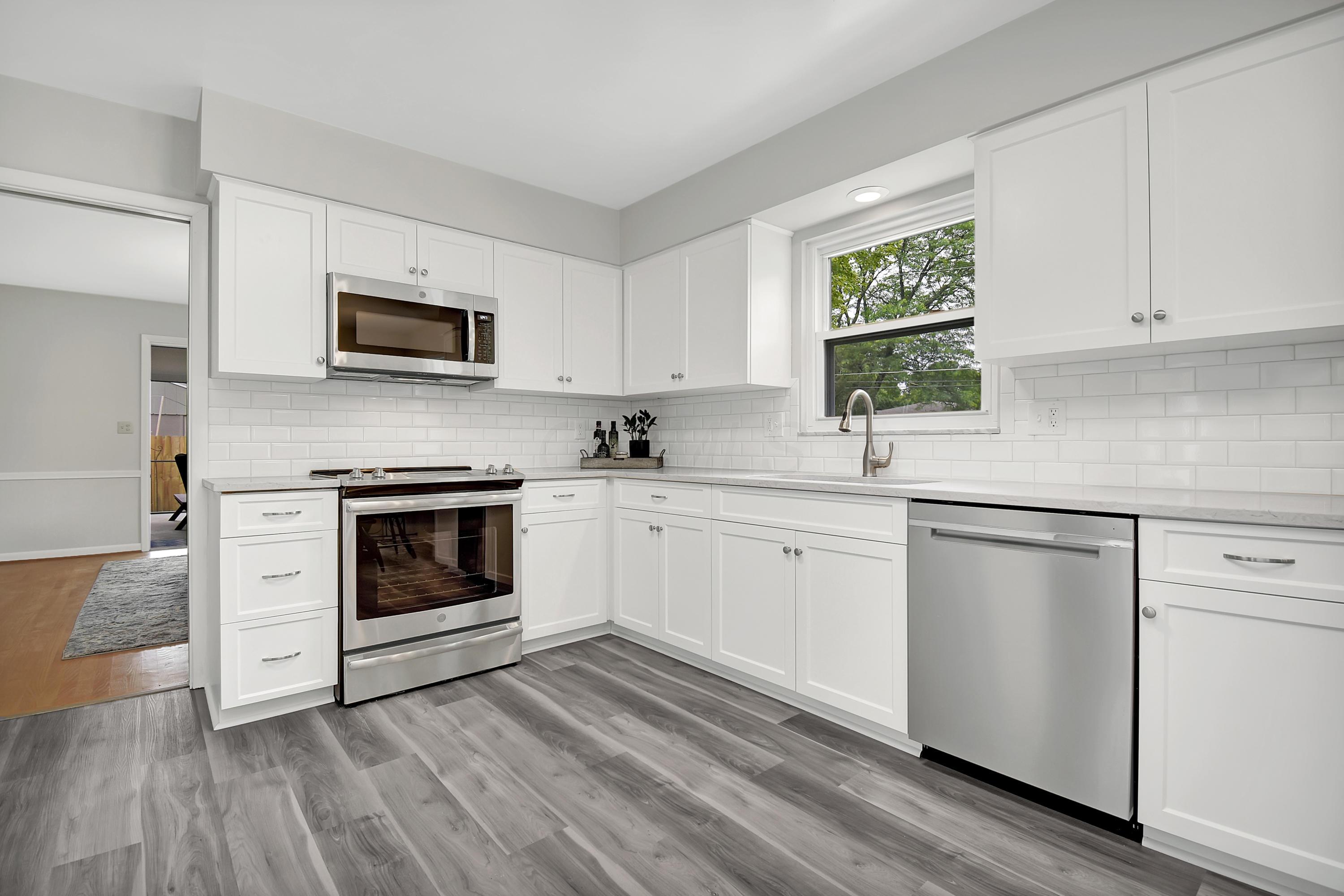 3795 Woodbridge Road Columbus, OH 43220 - Photo 9 of 29