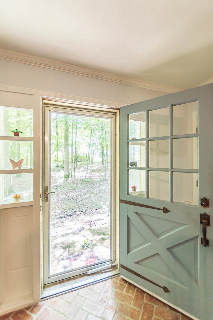 5986 Ivanhoe Road Bartlett, TN 38134 - Photo 4 of 25 a view of an empty room with a window