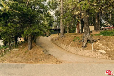 $445,000 | 31114 All View Drive, Running Springs, CA 92382