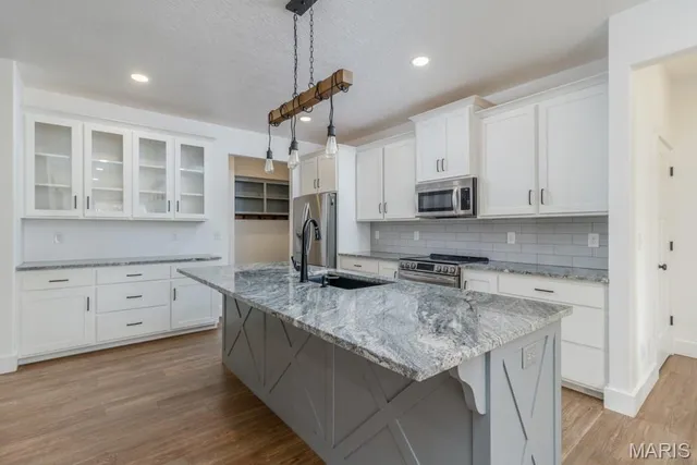 $389,000 | 2505 Candlebark Lane, Lebanon, MO 65536