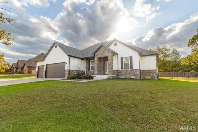 $389,000 | 2505 Candlebark Lane, Lebanon, MO 65536