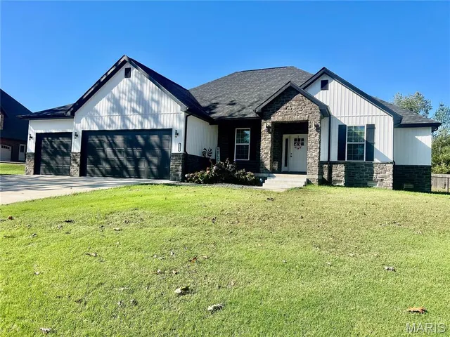 $389,000 | 2505 Candlebark Lane, Lebanon, MO 65536