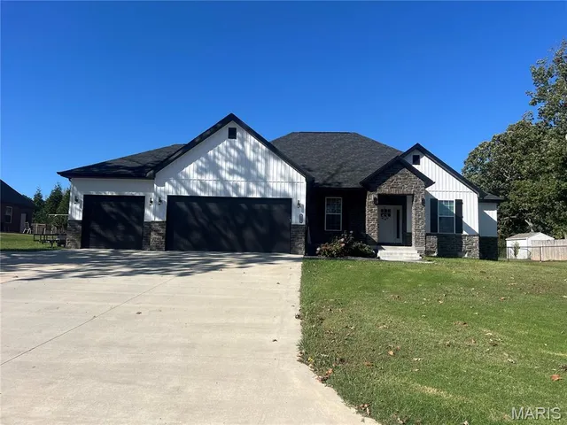 $389,000 | 2505 Candlebark Lane, Lebanon, MO 65536