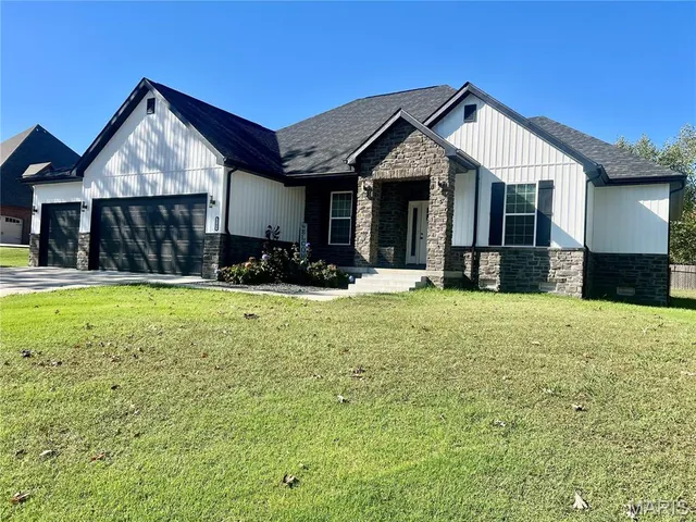 $389,000 | 2505 Candlebark Lane, Lebanon, MO 65536