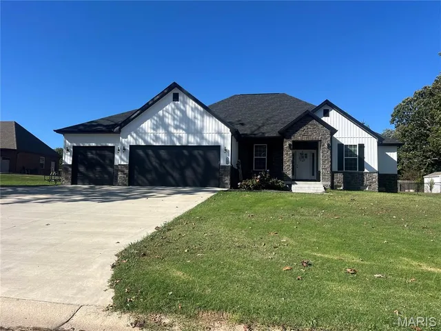 $389,000 | 2505 Candlebark Lane, Lebanon, MO 65536