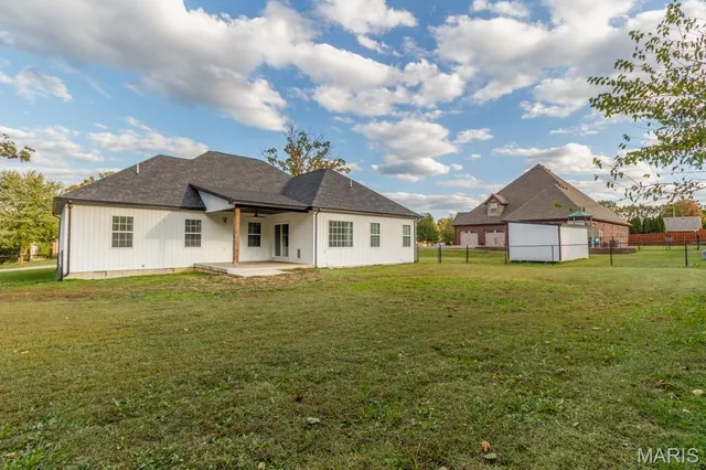 $389,000 | 2505 Candlebark Lane, Lebanon, MO 65536