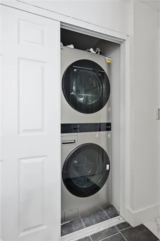 a close up view of a washer and dryer