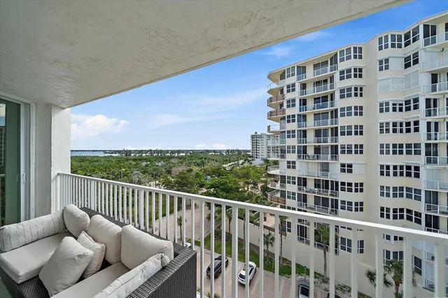 $595,000 | 1770 Benjamin Franklin Drive, Unit 704, Sarasota, FL 34236