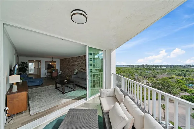 $595,000 | 1770 Benjamin Franklin Drive, Unit 704, Sarasota, FL 34236