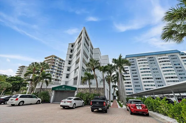 $595,000 | 1770 Benjamin Franklin Drive, Unit 704, Sarasota, FL 34236