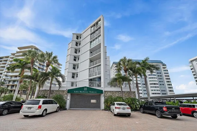 $595,000 | 1770 Benjamin Franklin Drive, Unit 704, Sarasota, FL 34236