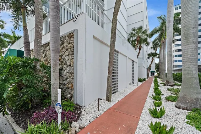 $595,000 | 1770 Benjamin Franklin Drive, Unit 704, Sarasota, FL 34236