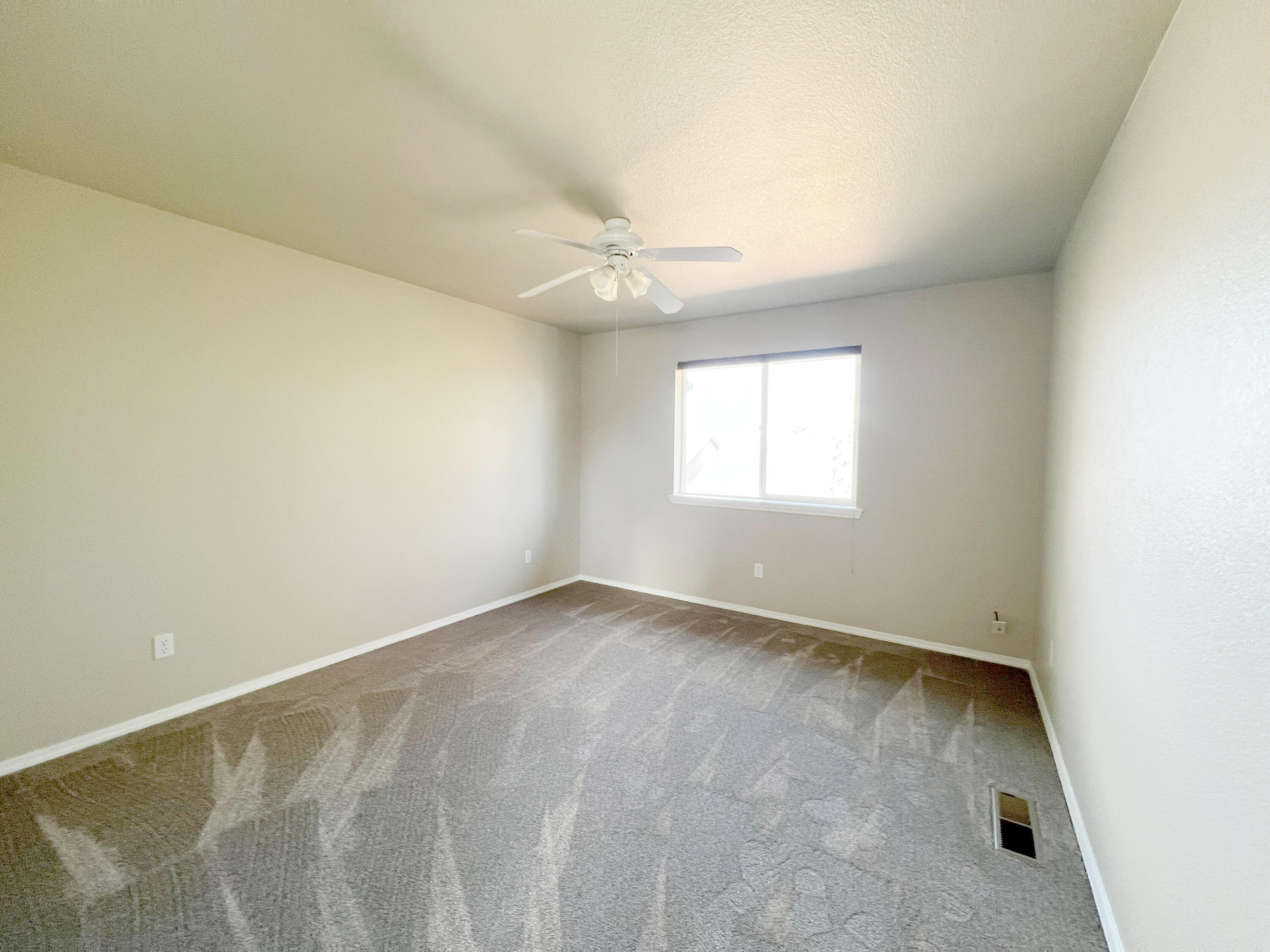 1979 Northwest Jackpine Place Redmond, OR 97756 - Photo 15 of 25 Bed 1