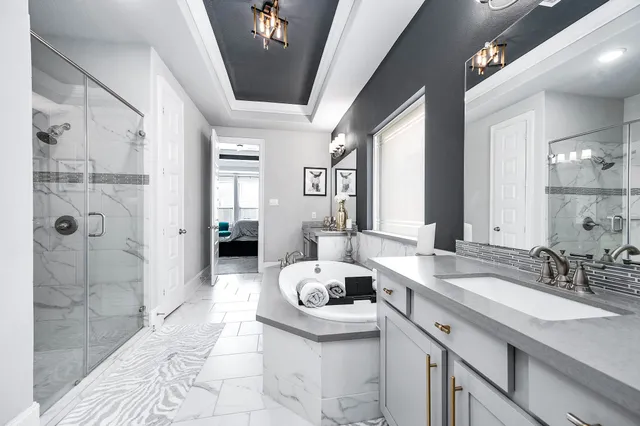 a en suite bathroom with a sink a toilet and shower