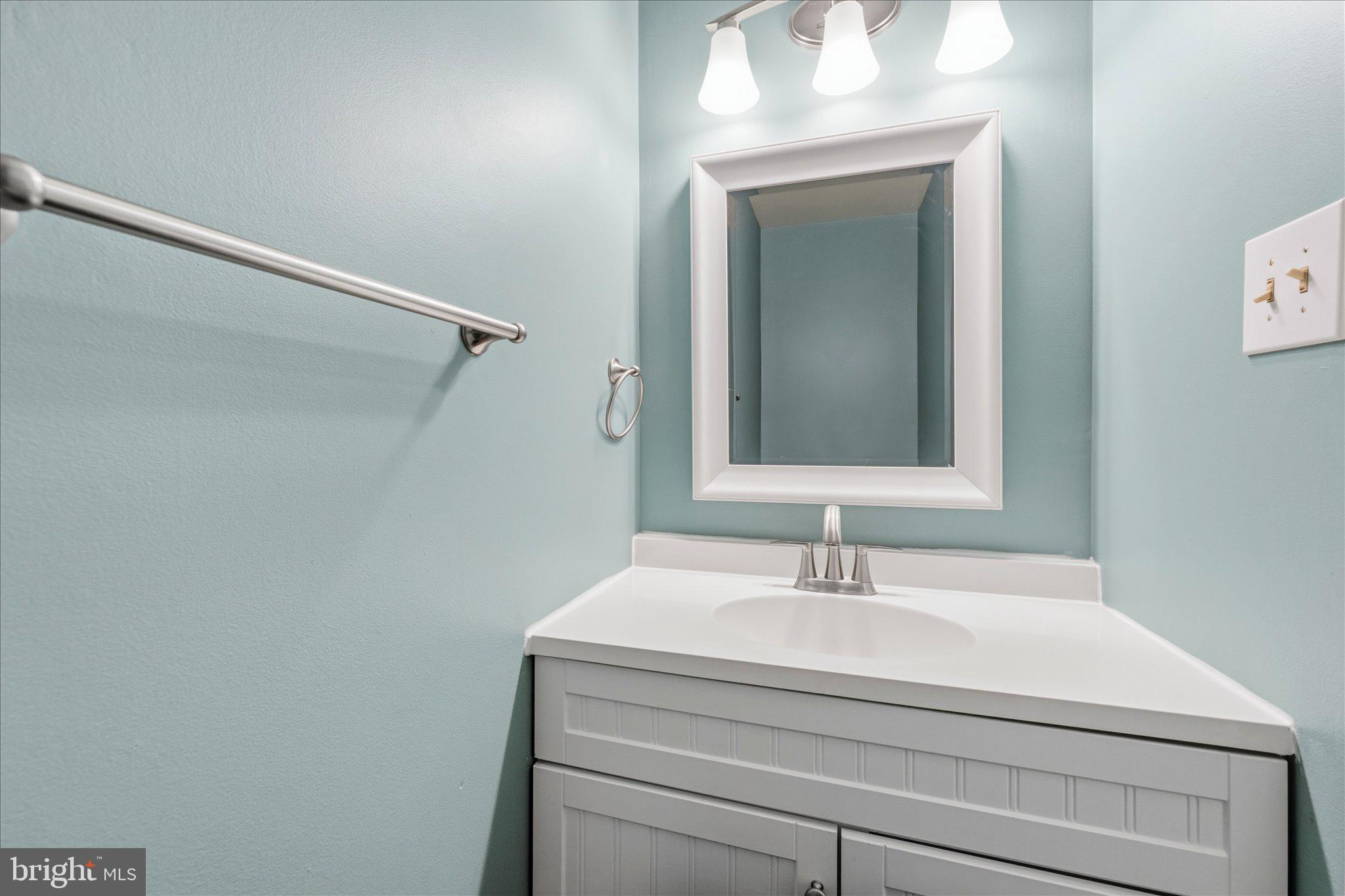 706 Edwards Ferry Road Northeast Leesburg, VA 20176 - Photo 16 of 40 Gallery Image 16