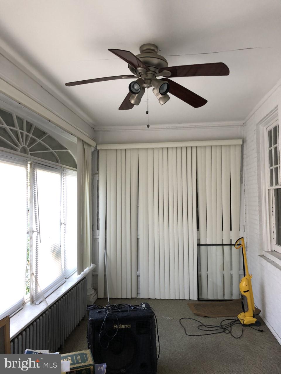 607 Marlyn Road Philadelphia, PA 19151 - Photo 2 of 17 Sun Room