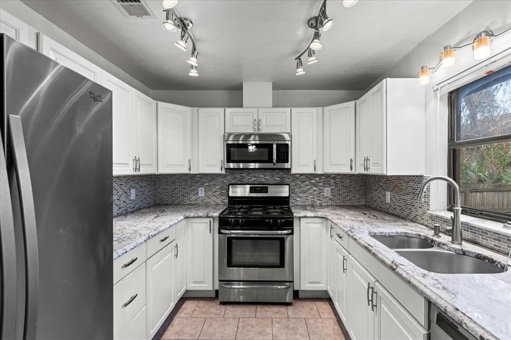 1110 Southwest 19th Place Gainesville, FL 32601 - Photo 12 of 38