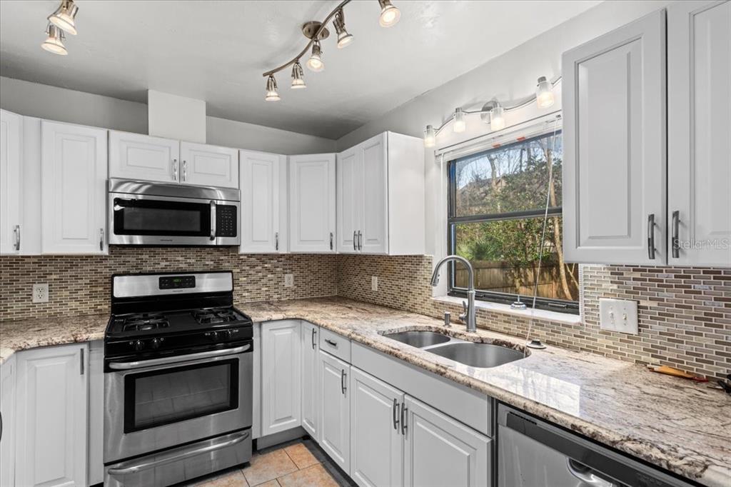 1110 Southwest 19th Place Gainesville, FL 32601 - Photo 13 of 38