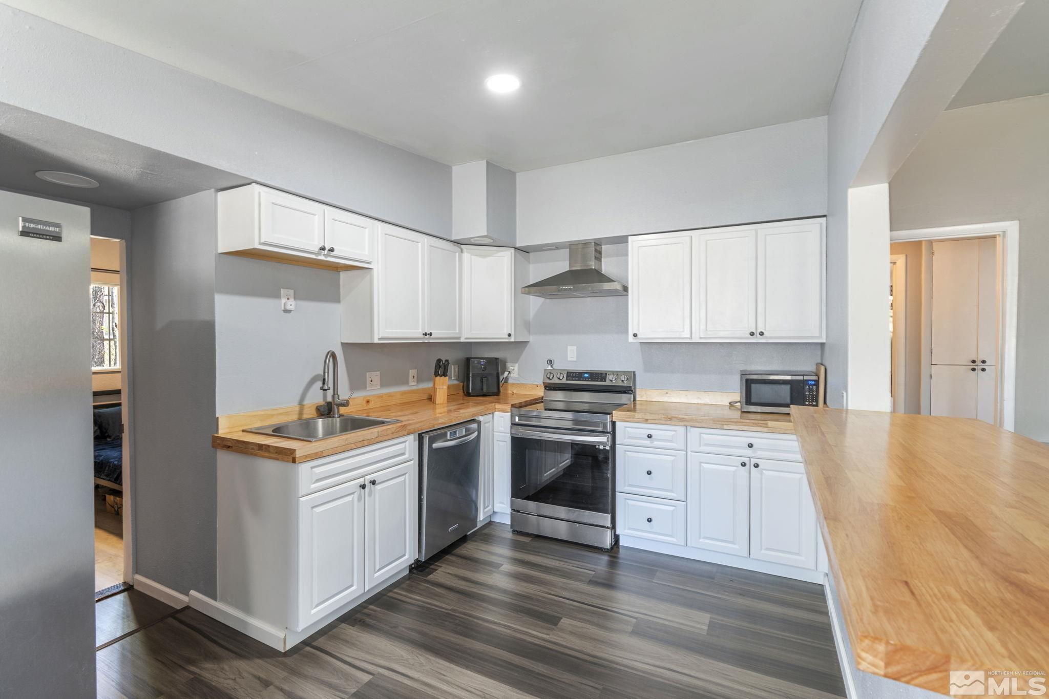 1470 Riley Avenue Reno, NV 89502 - Photo 5 of 31 Photo 5