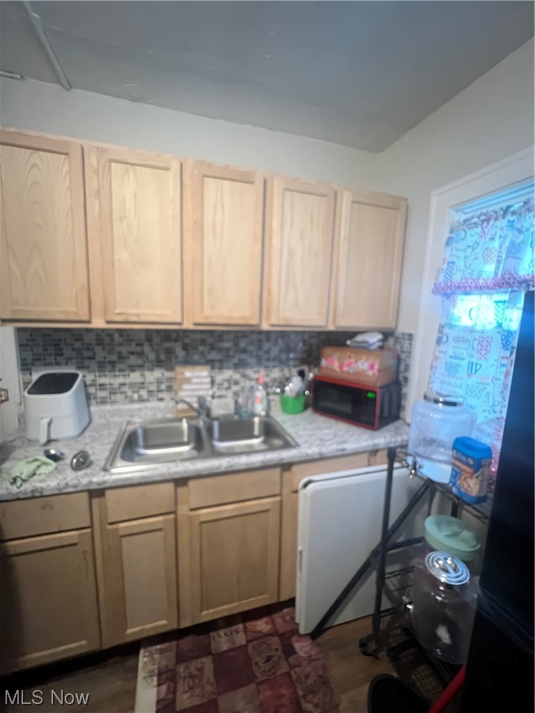 924 Helmsdale Road Cleveland Heights, OH 44112 - Photo 7 of 14