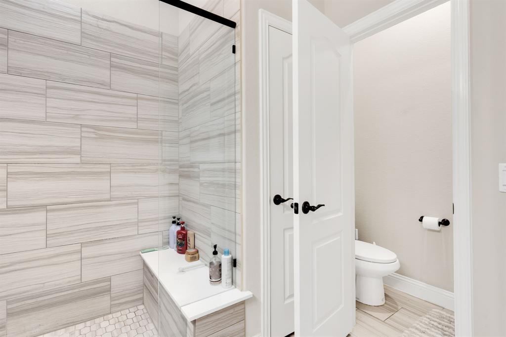 5038 Ridgehurst Lane Midlothian, TX 76065 - Photo 23 of 37 a bathroom with a sink a toilet and shower