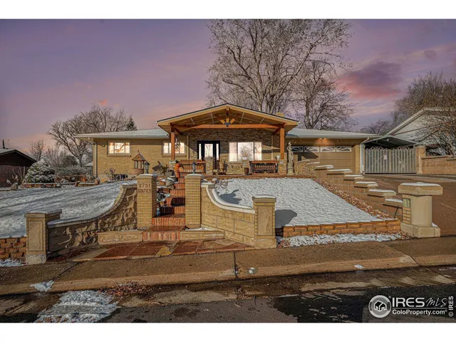 a view of a house with yard and sitting area