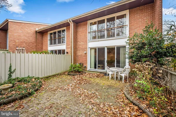 a view of house with backyard and porch
