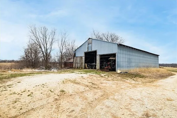 $2,600,000 | 22305 P Highway, Weston, MO 64098