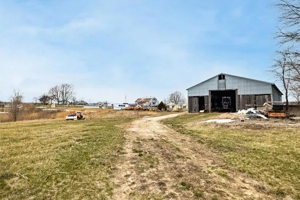 $2,600,000 | 22305 P Highway, Weston, MO 64098