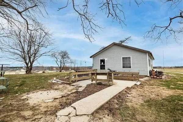 $2,600,000 | 22305 P Highway, Weston, MO 64098