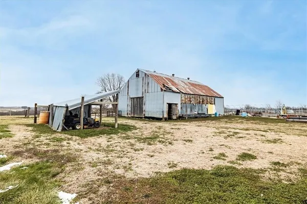 $2,600,000 | 22305 P Highway, Weston, MO 64098