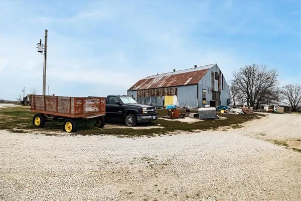 $2,600,000 | 22305 P Highway, Weston, MO 64098