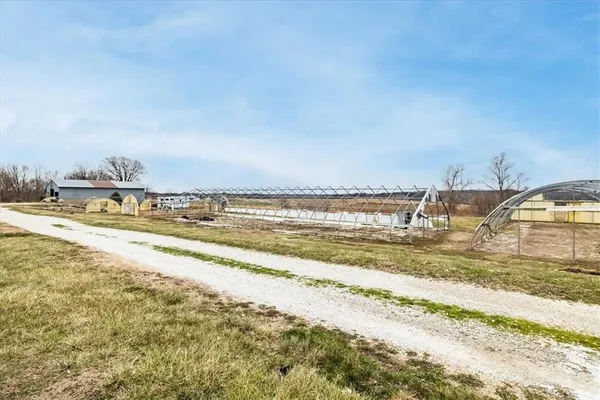 $2,600,000 | 22305 P Highway, Weston, MO 64098
