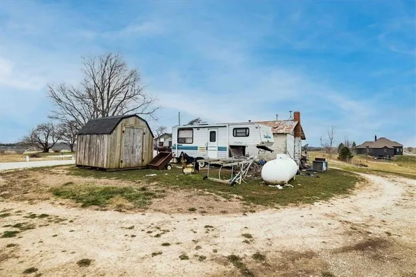 $2,600,000 | 22305 P Highway, Weston, MO 64098