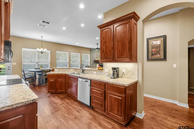 $450,000 | 4000 Winding Way, Longview, TX 75605