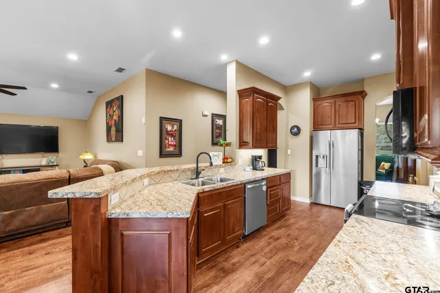 $450,000 | 4000 Winding Way, Longview, TX 75605