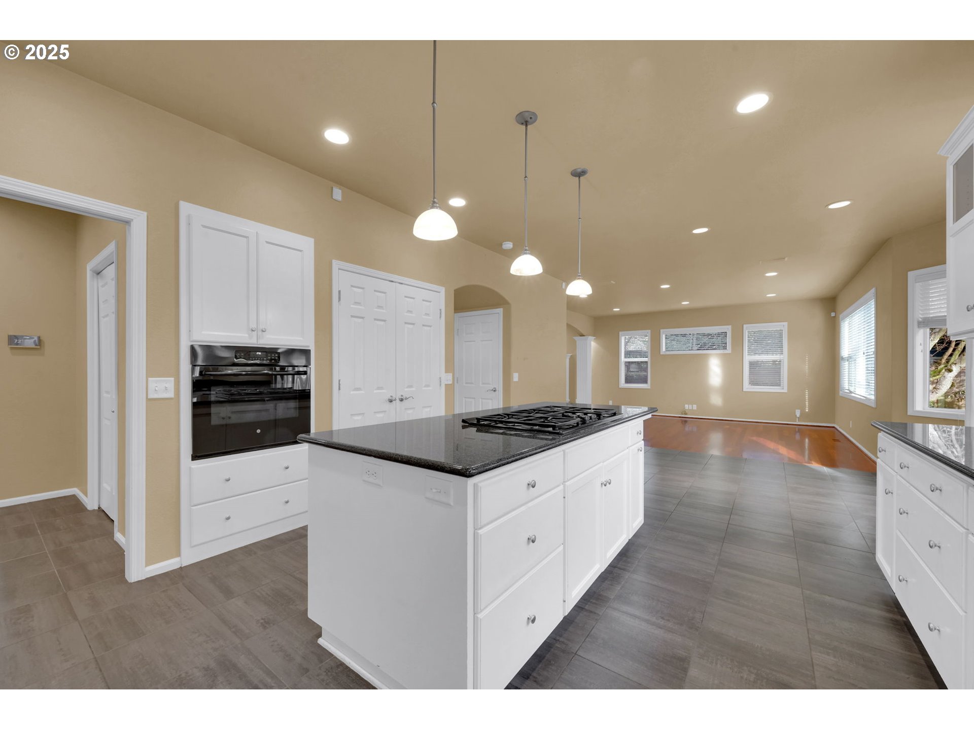 2408 Lakeview Drive Eugene, OR 97408 - Photo 11 of 34